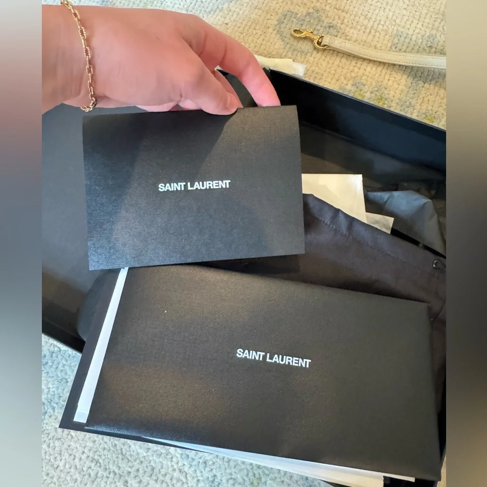 YSL Grain De Poudre Matelasse Chevron Monogram Envelope Clutch Blanc - Picture 12 of 15